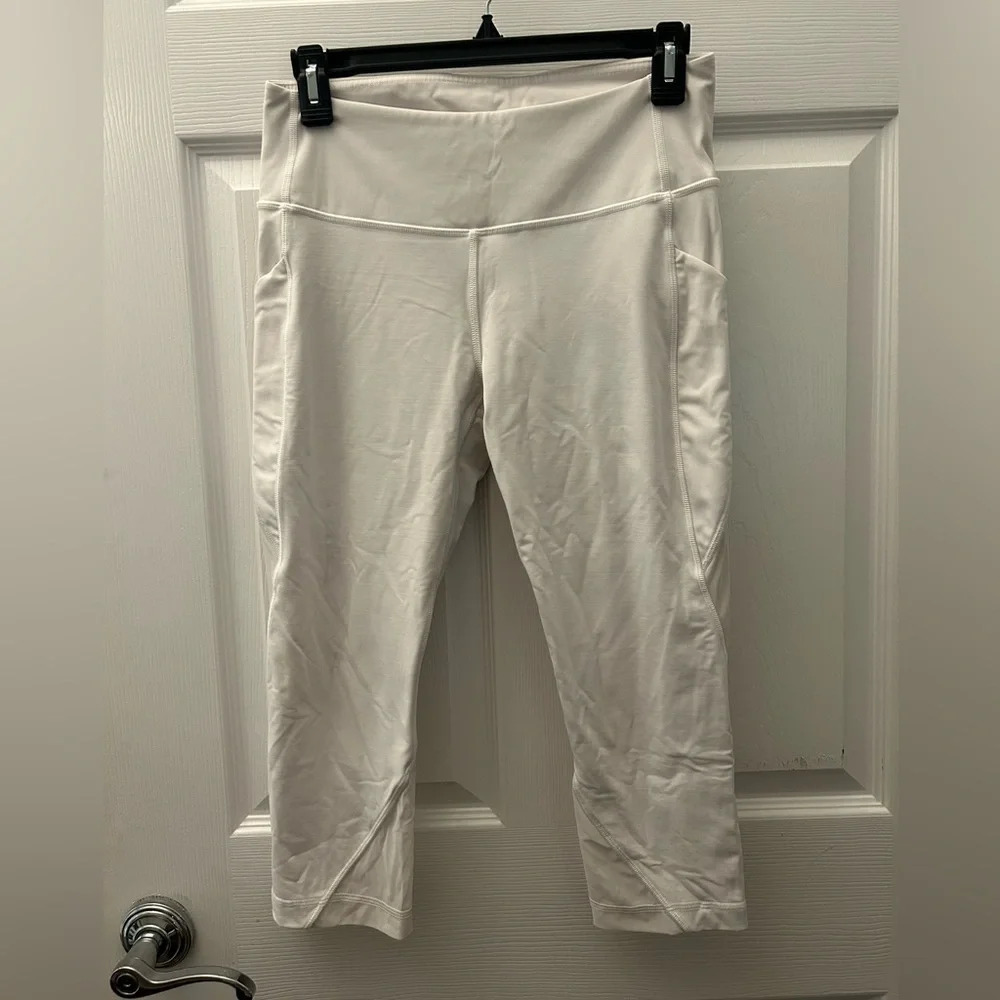 ! Lululemon Gear Up Crop (17") white leggings size 8